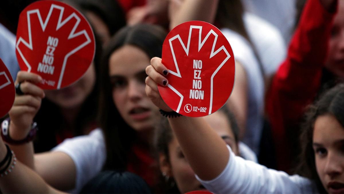 Mujeres protestan contra el machismo y la violencia sexual. Mujeres protestan contra el machismo y la violencia sexual.