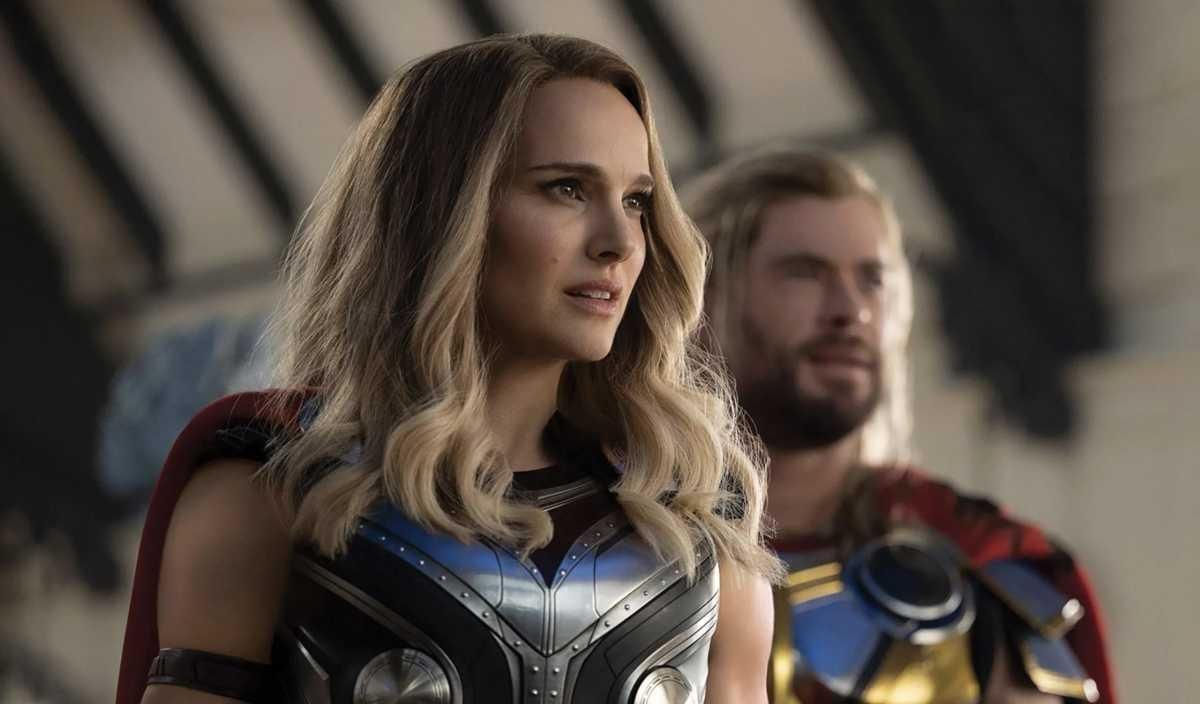 Natalie Portman y Chris Hemsworth, en una imagen de ’Thor: Love and thunder’. Natalie Portman y Chris Hemsworth, en una imagen de ’Thor: Love and thunder’.