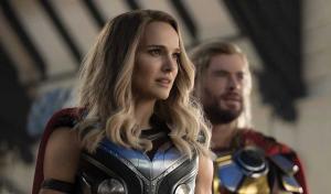 Natalie Portman y Chris Hemsworth, en una imagen de ’Thor: Love and thunder’.