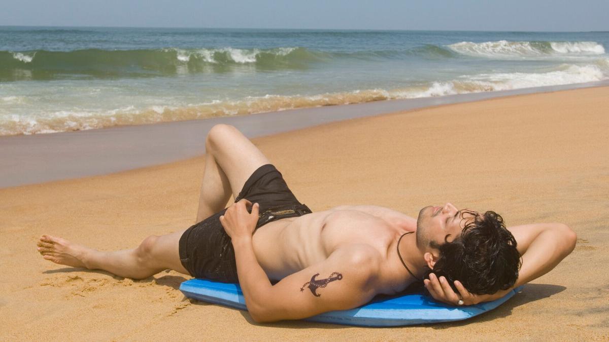Cómo cuidar de tus tatuajes al sol: 5 consejos de experta