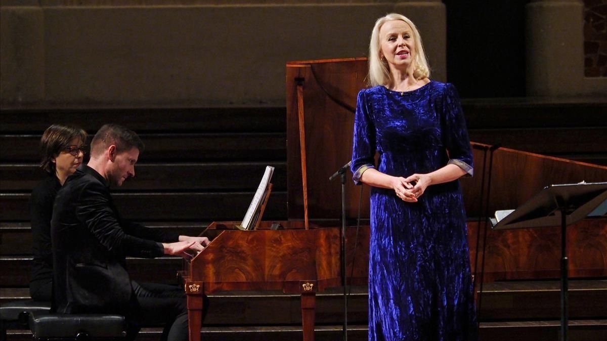 La cantante Anne Sofie Von Otter en el Palau de la Música junto a Kristian Bezuindenhout. La cantante Anne Sofie Von Otter en el Palau de la Música junto a Kristian Bezuindenhout.