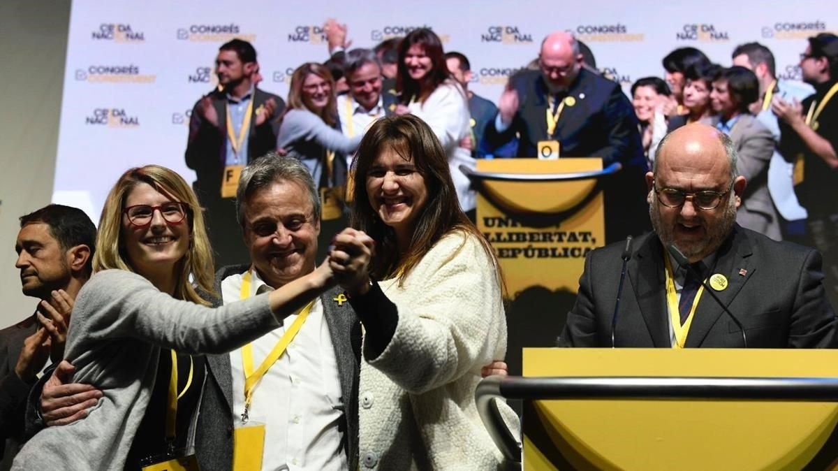 Elsa Artadi, Toni Morral y Laura Borràs al conocerse los nuevos dirigentes de la Crida. Elsa Artadi, Toni Morral y Laura Borràs al conocerse los nuevos dirigentes de la Crida.