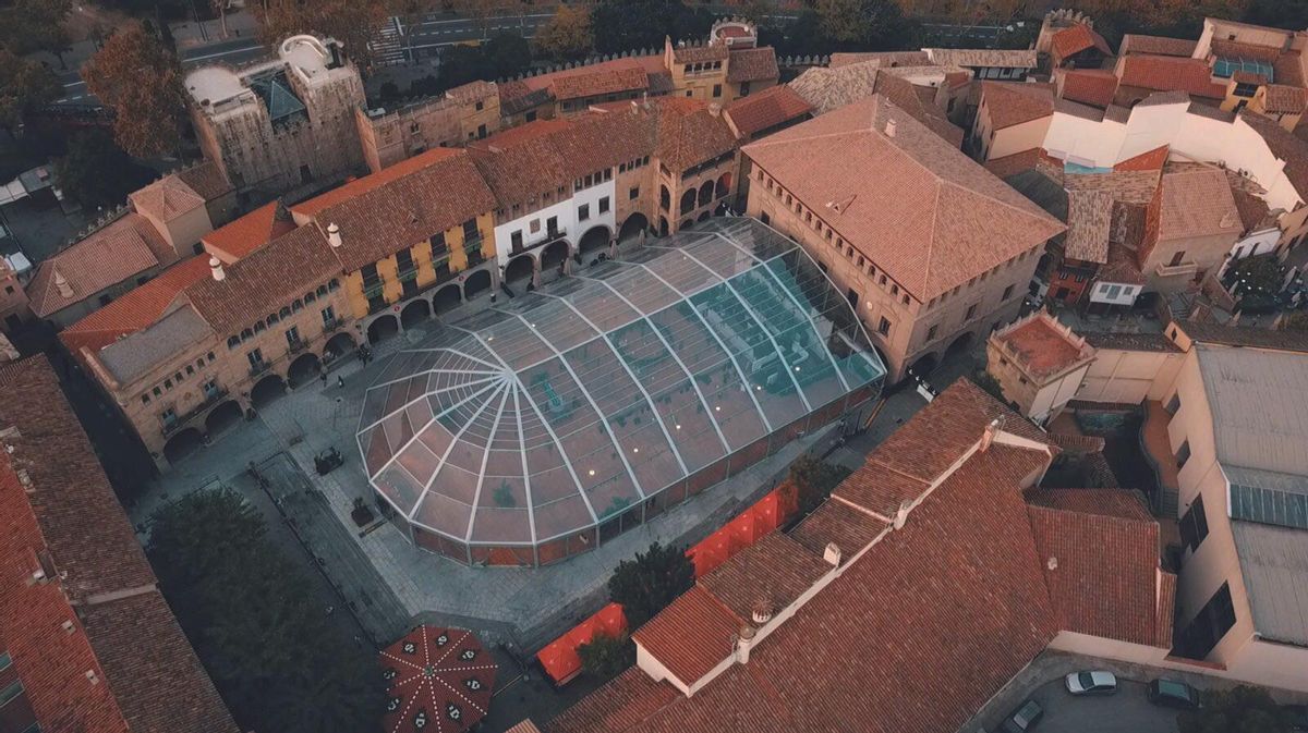 Una espectacular imagen aérea del Hivernacle del Poble Espanyol. Una espectacular imagen aérea del Hivernacle del Poble Espanyol.