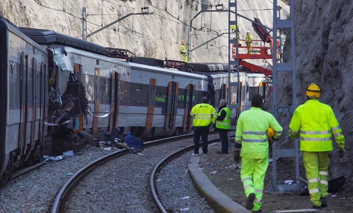 Estado en el que quedaron los trenes tras el choque en Castellgalí, en febrero pasado. Estado en el que quedaron los trenes tras el choque en Castellgalí, en febrero pasado.