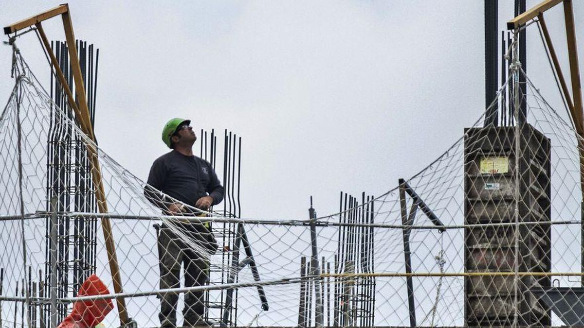 Los empresarios de la construcción retrasan subir sueldos mientras se quejan de falta de profesionales Los empresarios de la construcción retrasan subir sueldos mientras se quejan de falta de profesionales