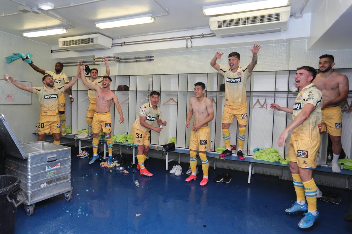 Los jugadores del Espanyol celebran el retorno a Primera.