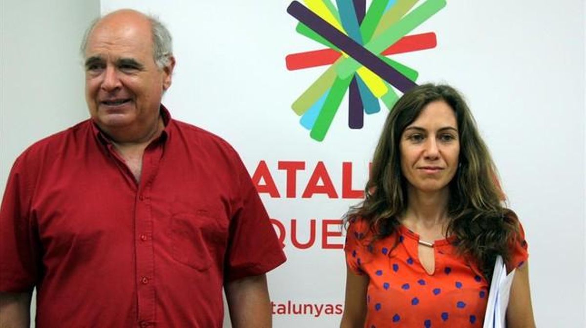 El candidato de Catalunya Sí que es pot, Lluís Rabell, con la coordinadora en Catalunya de Equo, Belén Álvarez, este miércoles, 29 de julio, en Barcelona. El candidato de Catalunya Sí que es pot, Lluís Rabell, con la coordinadora en Catalunya de Equo, Belén Álvarez, este miércoles, 29 de julio, en Barcelona.