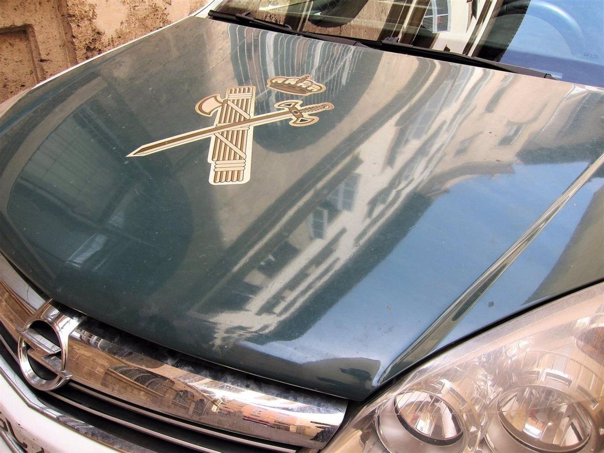 Coche de la Guardia Civil. Coche de la Guardia Civil.