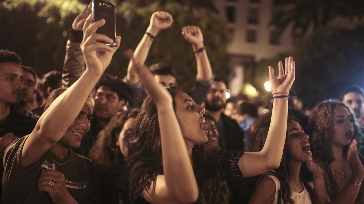 Jóvenes marroquís en una manifestación. Jóvenes marroquís en una manifestación.