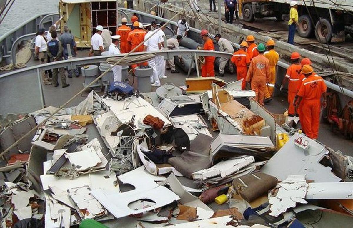 Partes del avión de Air France que iba de París a Río y en el que murieron 228 personas al estrellarse en el Atlántico en el 2009.