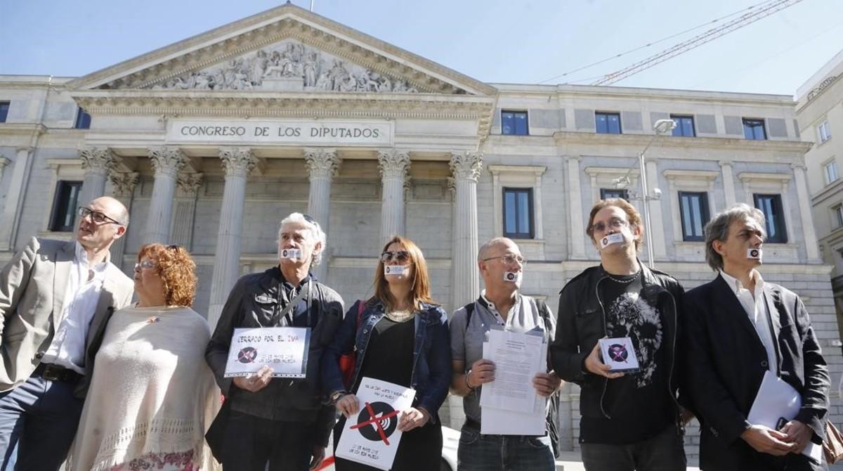 Concentración por una rebaja del IVA cultural, el 20 de mayo del 2015 en Madrid.