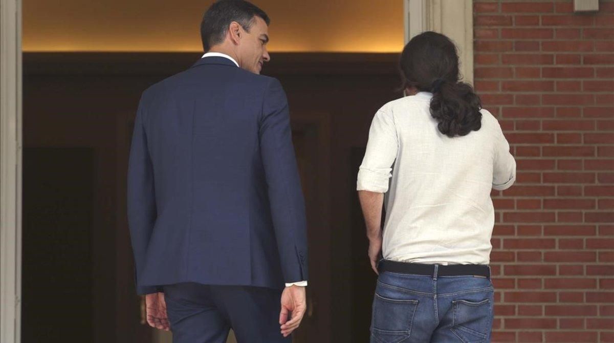 Pedro Sánchez y Pablo Iglesias, en el palacio de la Moncloa. Pedro Sánchez y Pablo Iglesias, en el palacio de la Moncloa.