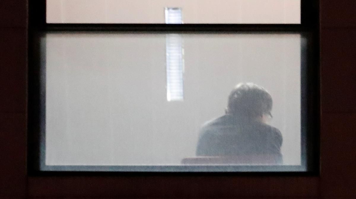 Fotografía del ’president’ de la Generalitat cesado, Carles Puigdemont, tomando declaración en Bruselas. Fotografía del ’president’ de la Generalitat cesado, Carles Puigdemont, tomando declaración en Bruselas.