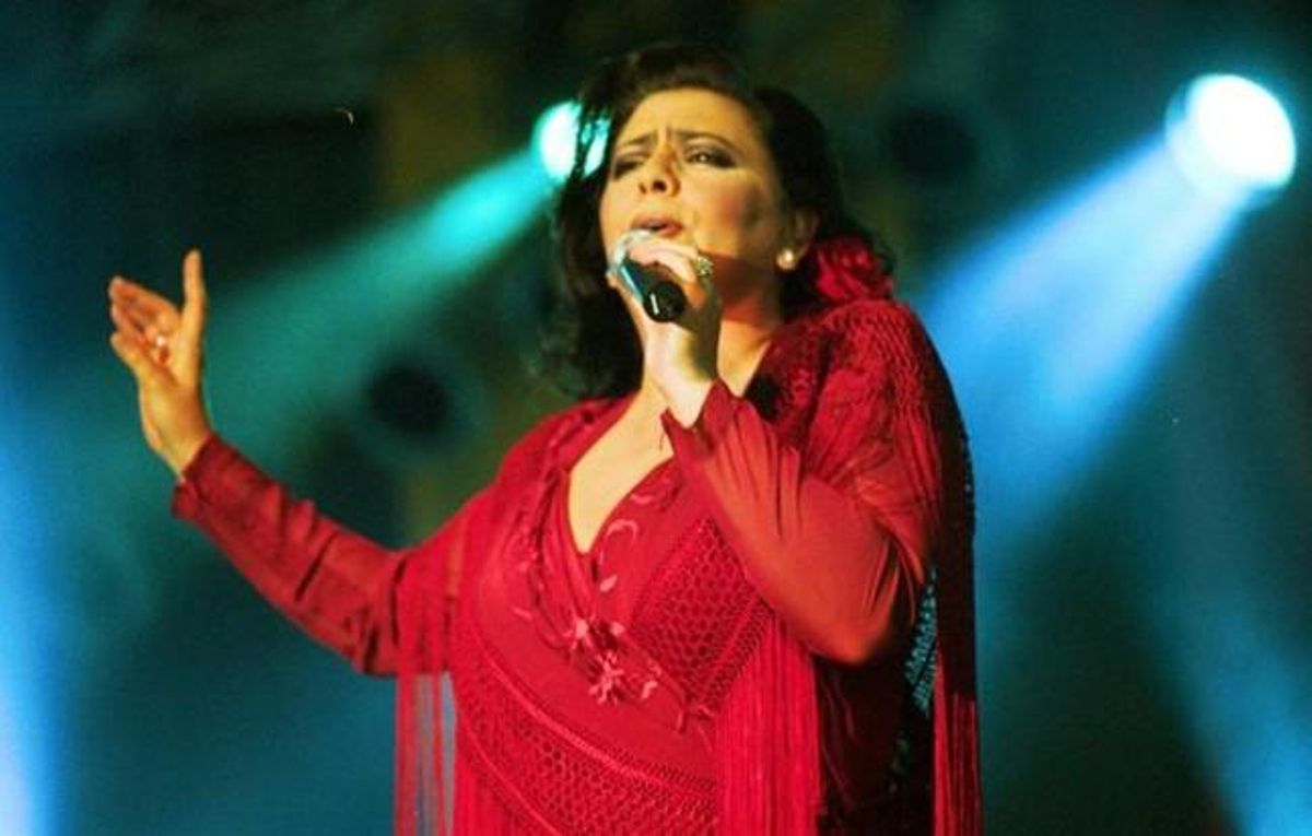 La cantante María del Monte, en Barcelona, durante la feria de Abril. La cantante María del Monte, en Barcelona, durante la feria de Abril.