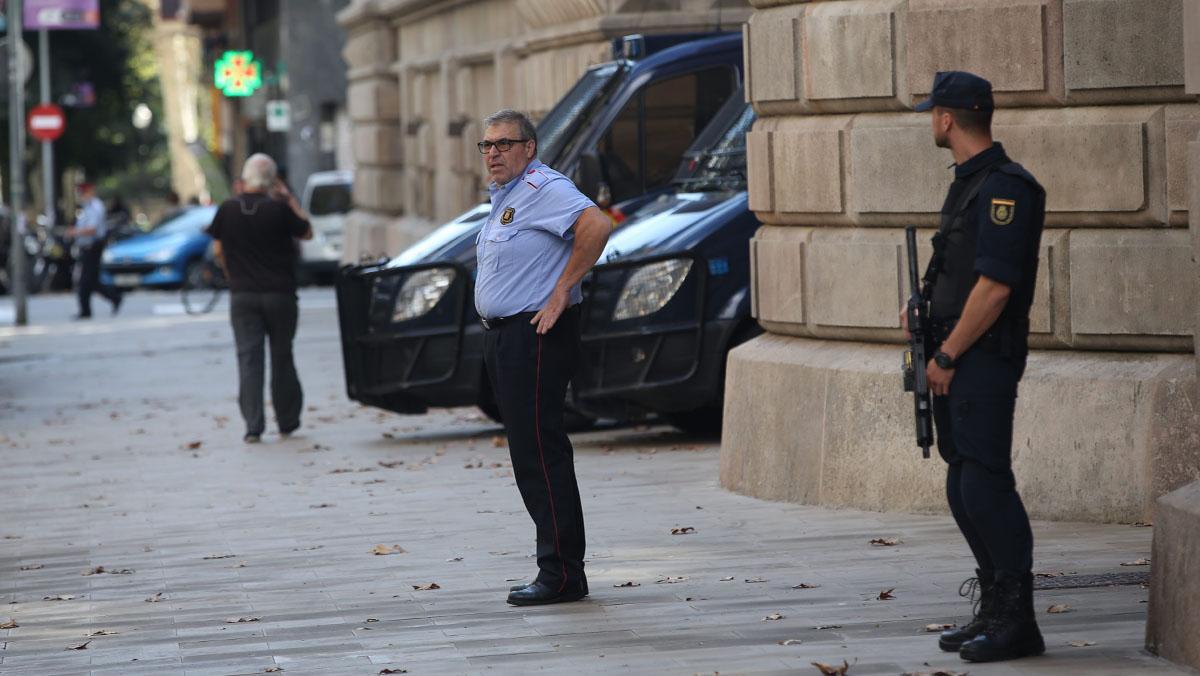 El Tribunal Superior de Justicia de Cataluña (TSJC) ha ordenado a la Policía Nacional asumir la custodia del edificio que lo alberga.