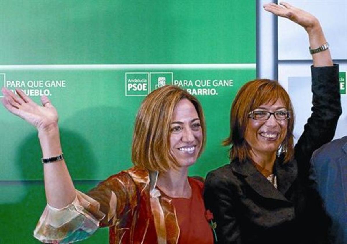 Carme Chacón, junto a la candidata socialista a la alcaldía de Málaga, María Gámez, ayer.