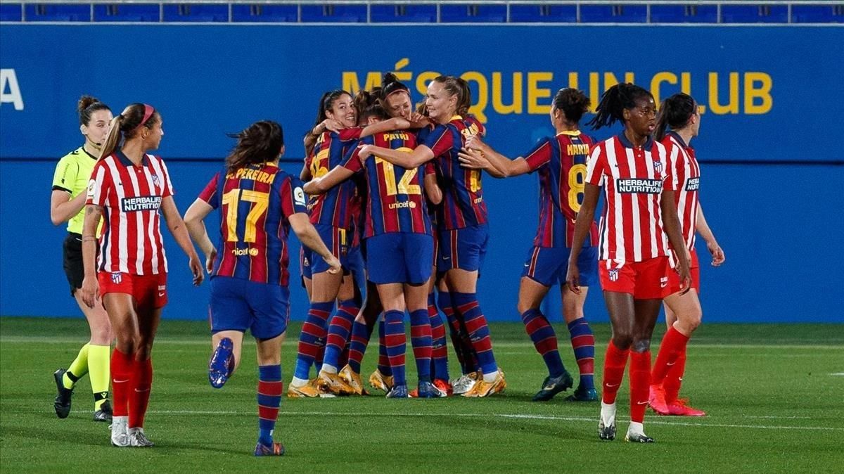 El Barça arrabassa el liderat a l'Atlètic amb una golejada El Barça arrabassa el liderat a l'Atlètic amb una golejada
