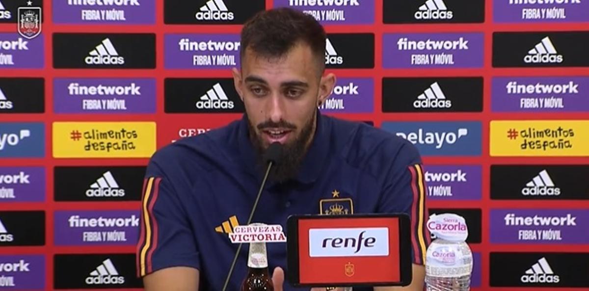 Borja Iglesias, en la rueda de prensa con la selección española. 