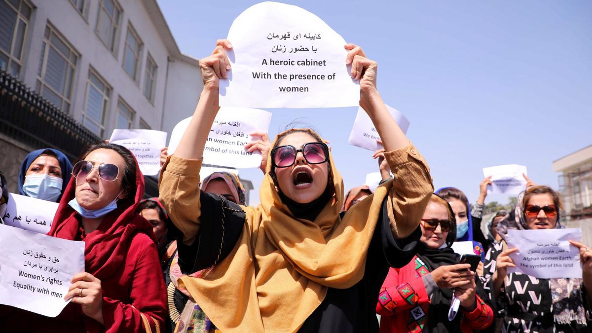 Decenas de mujeres afganas protestan por segundo día para reclamar a los  talibanes sus derechos