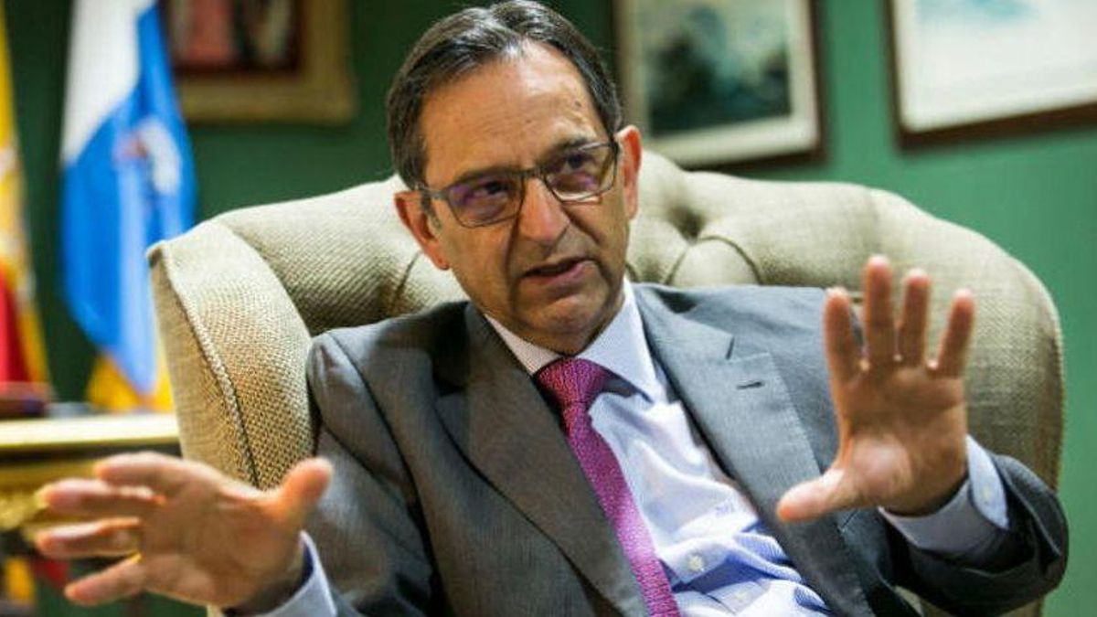 El expresidente del Parlamento de Canarias, Antonio Castro Cordobez. El expresidente del Parlamento de Canarias, Antonio Castro Cordobez.