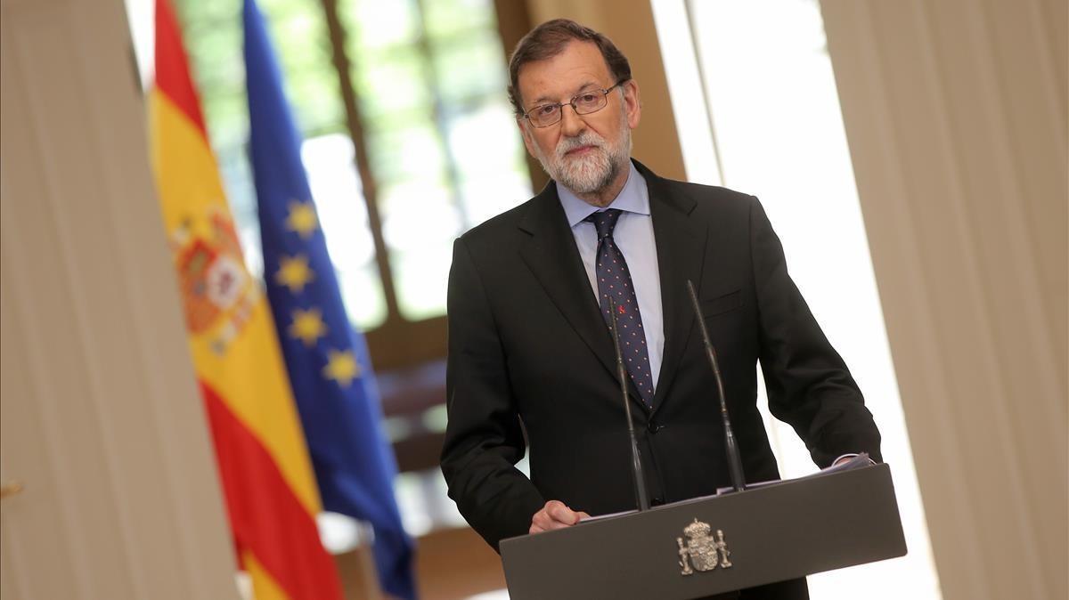 El presidente del Gobierno, Mariano Rajoy, atiende a los periodistas en una rueda de prensa en el palacio de la Moncloa. El presidente del Gobierno, Mariano Rajoy, atiende a los periodistas en una rueda de prensa en el palacio de la Moncloa.