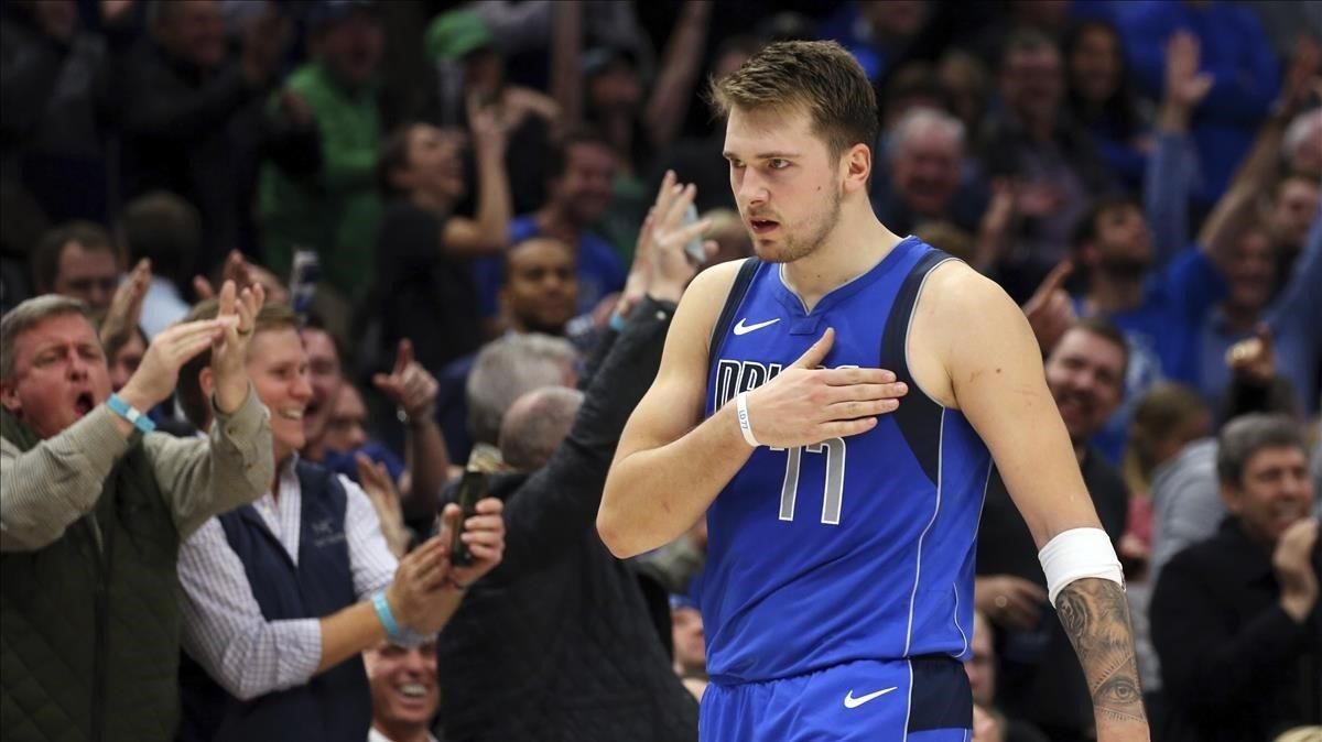Luka Doncic, ovacionado por los aficionados de Dallas. Luka Doncic, ovacionado por los aficionados de Dallas.