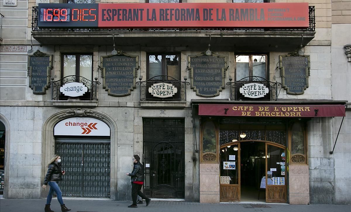 El marcador situado en el Café de la Ópera, sobre los días que ha transcurrido sin que la reforma de la Rambla haya empezado.. El marcador situado en el Café de la Ópera, sobre los días que ha transcurrido sin que la reforma de la Rambla haya empezado..