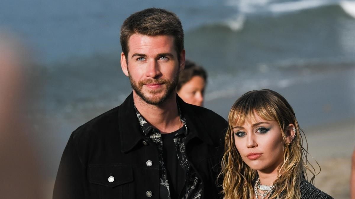Miley Cyrus y Liam Hemsworth, en Malibú (California), el pasado 6 de junio. Miley Cyrus y Liam Hemsworth, en Malibú (California), el pasado 6 de junio.