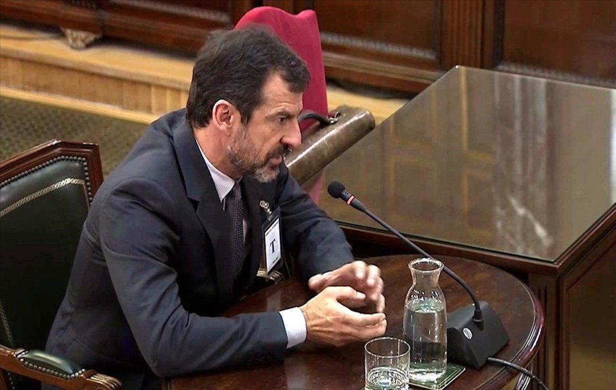 Puigdemont va amenaçar de declarar la independència el mateix 1-O