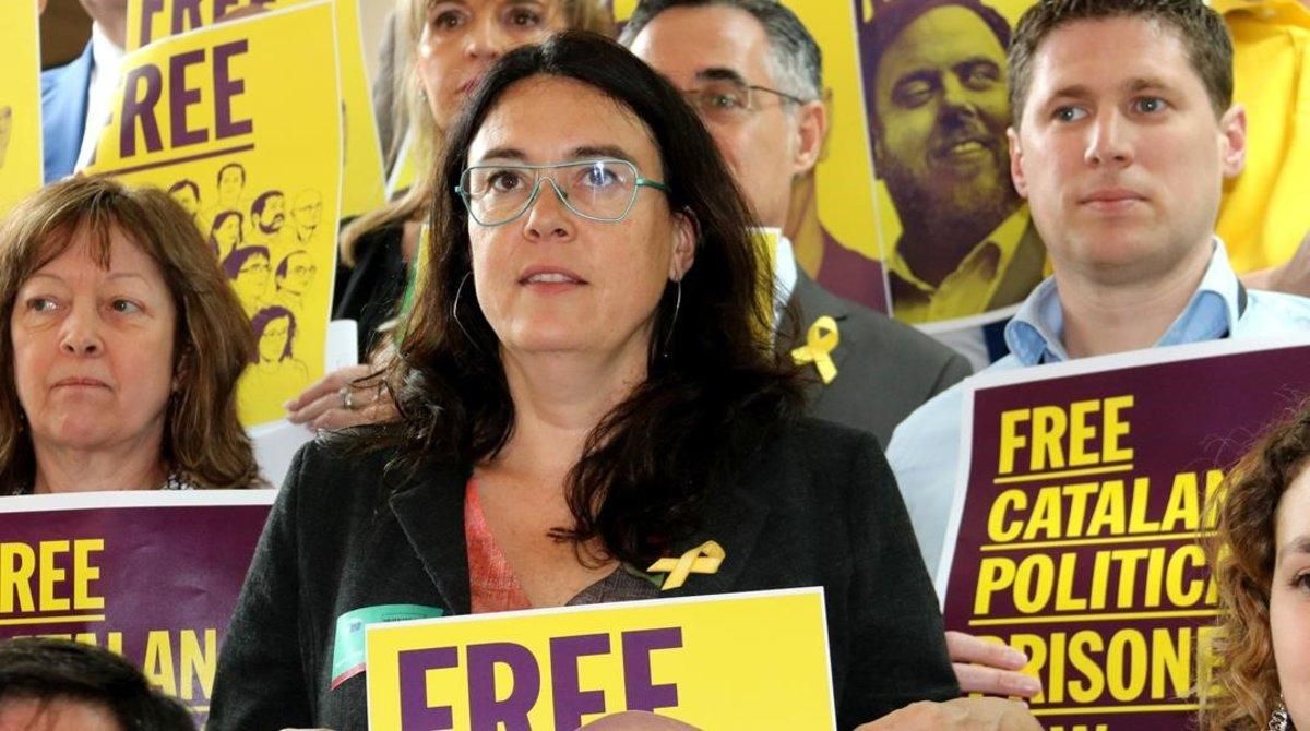 Diana Riba, mujer de Raül Romeva, en un acto en recuerdo de los políticos presos en el Parlamento Europeo. Diana Riba, mujer de Raül Romeva, en un acto en recuerdo de los políticos presos en el Parlamento Europeo.