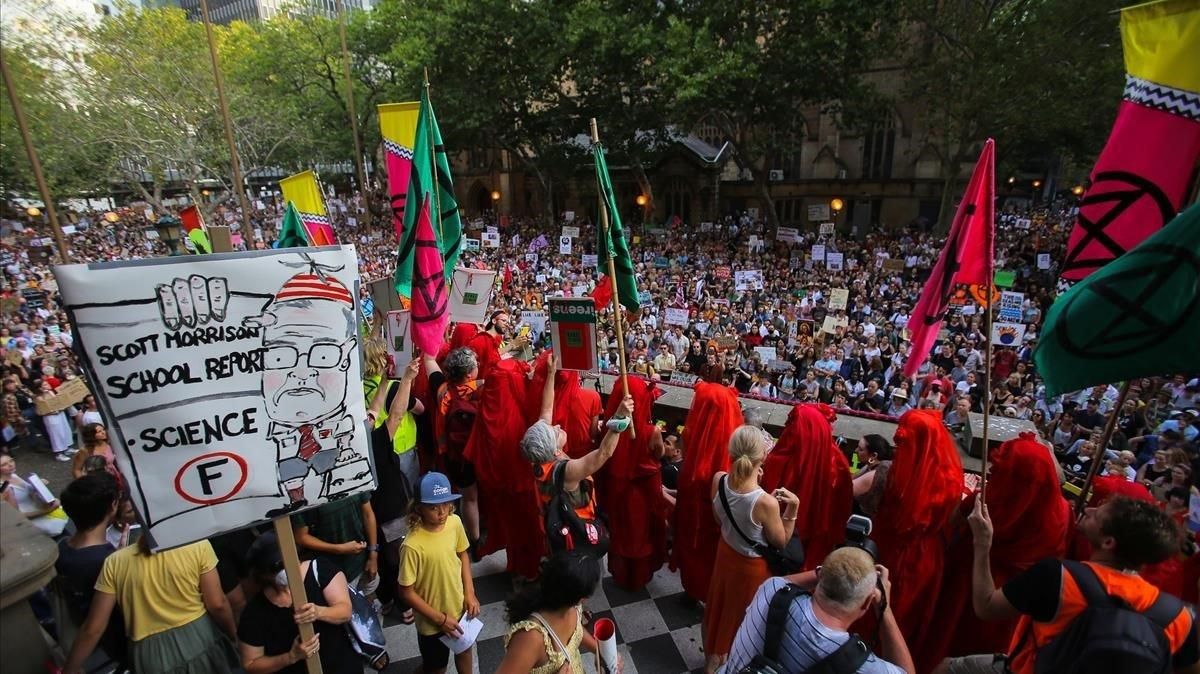Milers de persones protesten contra el Govern d'Austràlia per la gestió dels incendis Milers de persones protesten contra el Govern d'Austràlia per la gestió dels incendis