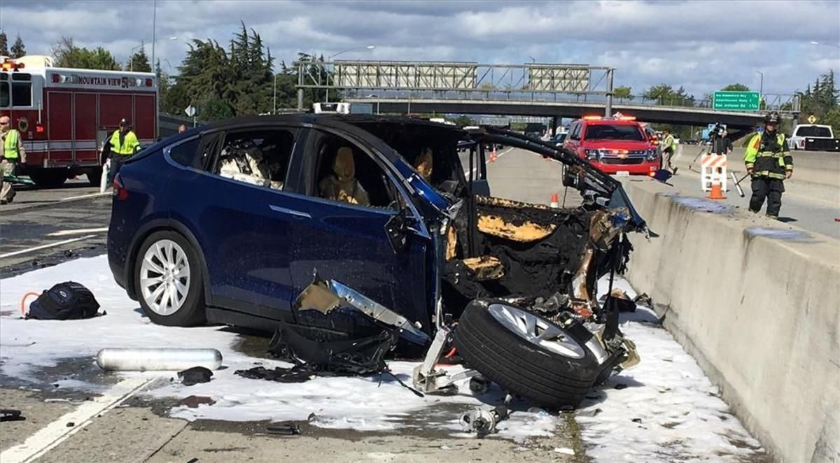Accidente del Tesla Model X de Walter Huang el 23 de marzo de 2018. Accidente del Tesla Model X de Walter Huang el 23 de marzo de 2018.