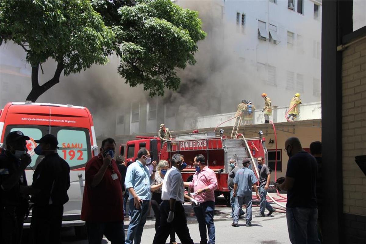 Incendio en un hospital de Río de Janiero, Brasil.