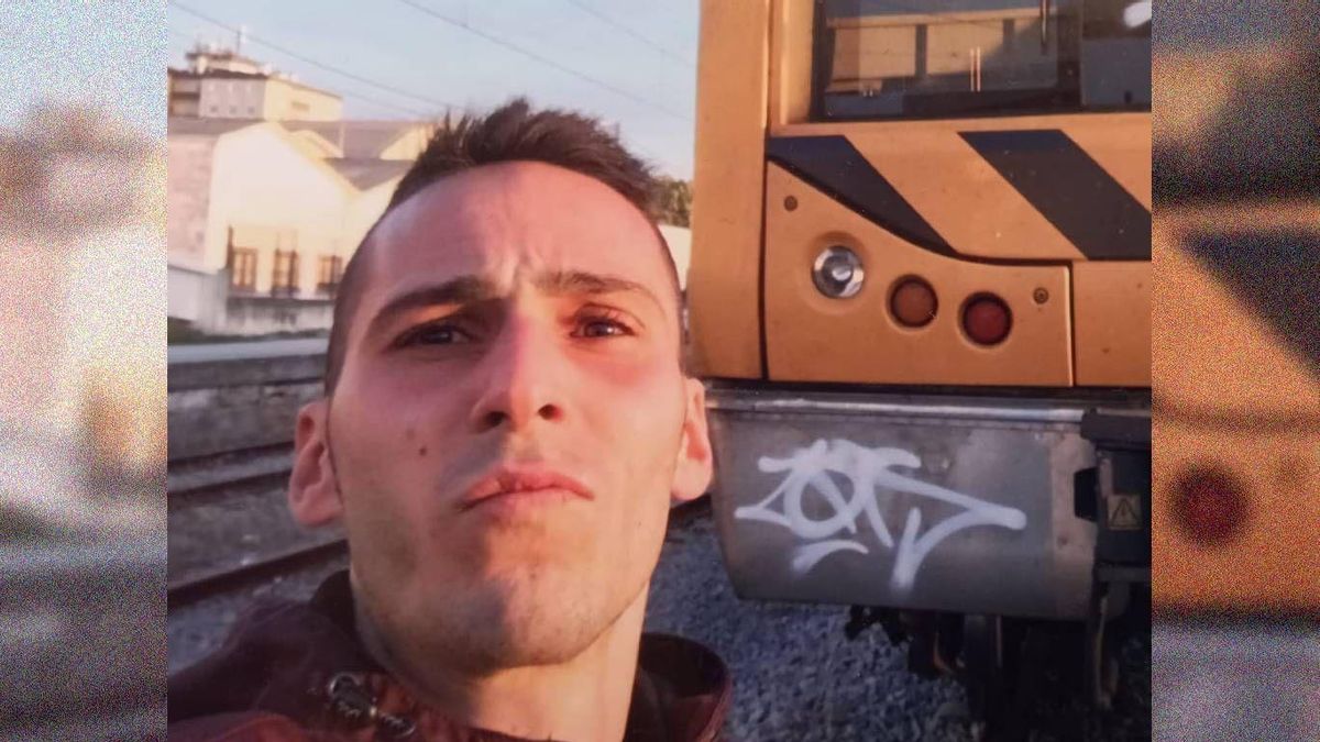 Velas, la casa revuelta y espejos mirando a la pared: cinco años buscando a David, el joven grafitero desaparecido en Madrid Velas, la casa revuelta y espejos mirando a la pared: cinco años buscando a David, el joven grafitero desaparecido en Madrid
