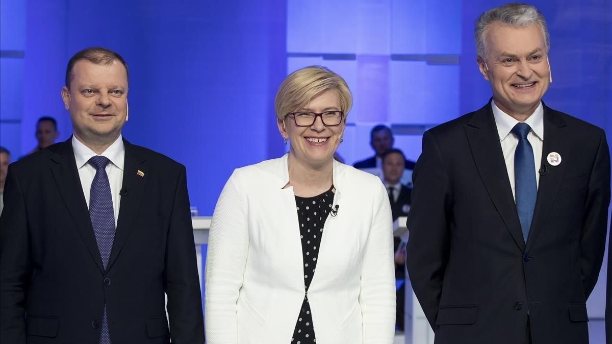 Los tres candidatos a la presidenta de Lituania, de izquierda a derecha: el primer ministro Saulius Skvernelis, la diputada Ingrida Simonyte y el economista Gitanas Nauseda. Los tres candidatos a la presidenta de Lituania, de izquierda a derecha: el primer ministro Saulius Skvernelis, la diputada Ingrida Simonyte y el economista Gitanas Nauseda.