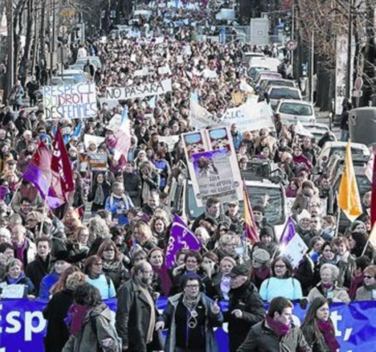 Manifestación en París contra la restricción de aborto en España, ayer.
