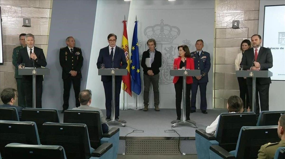 El ministro de Sanidad, Salvador Illa, la ministra de Defensa, Margarita Robles, el ministro de Interior, Fernando Grande-Marlaska, y el ministro de Transportes, José Luis Ábalos, en rueda de prensa para explicar las últimas medidas El ministro de Sanidad, Salvador Illa, la ministra de Defensa, Margarita Robles, el ministro de Interior, Fernando Grande-Marlaska, y el ministro de Transportes, José Luis Ábalos, en rueda de prensa para explicar las últimas medidas