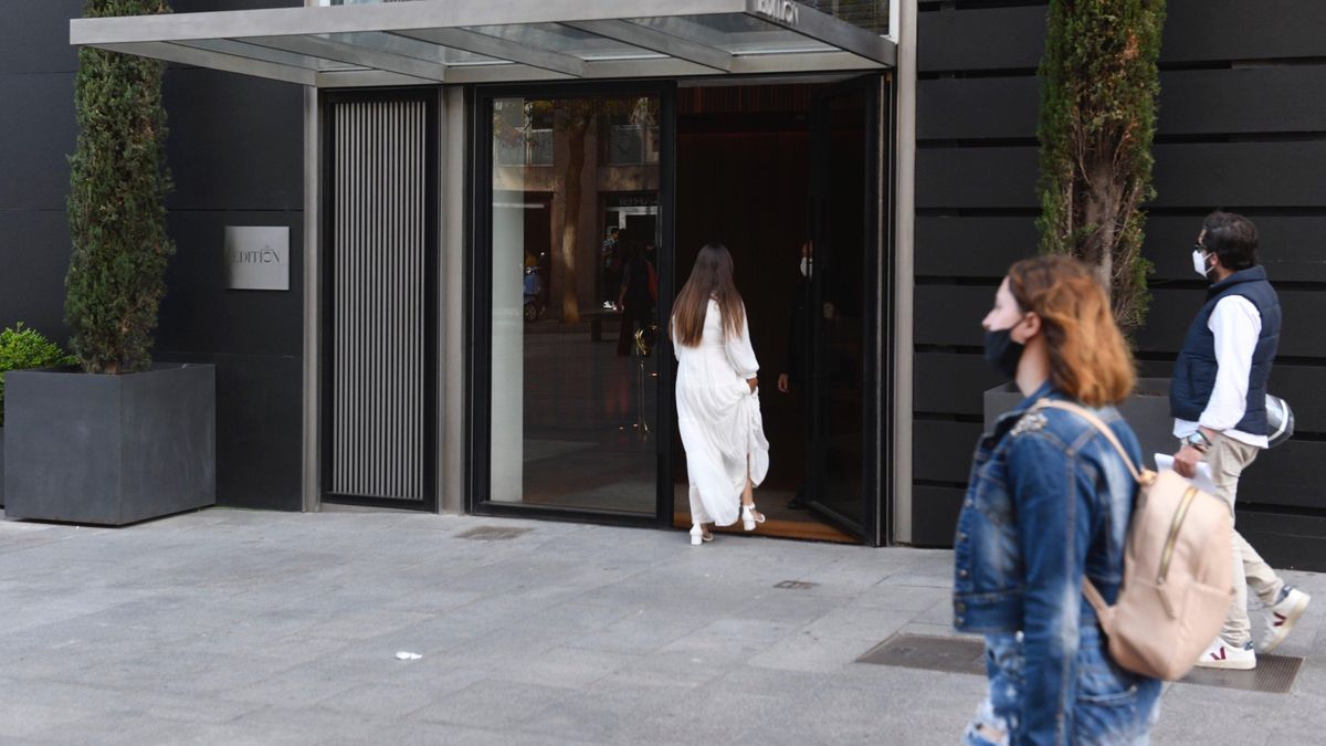 Entrada del Hotel The Barcelona Edition, en la avenida de Francesc Cambó, que ha reabierto esta semana. Entrada del Hotel The Barcelona Edition, en la avenida de Francesc Cambó, que ha reabierto esta semana.