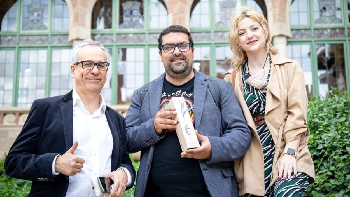 Los fundadores de CargoBici con el Premio BBVA a la Innovación en Sostenibilidad. Los fundadores de CargoBici con el Premio BBVA a la Innovación en Sostenibilidad.