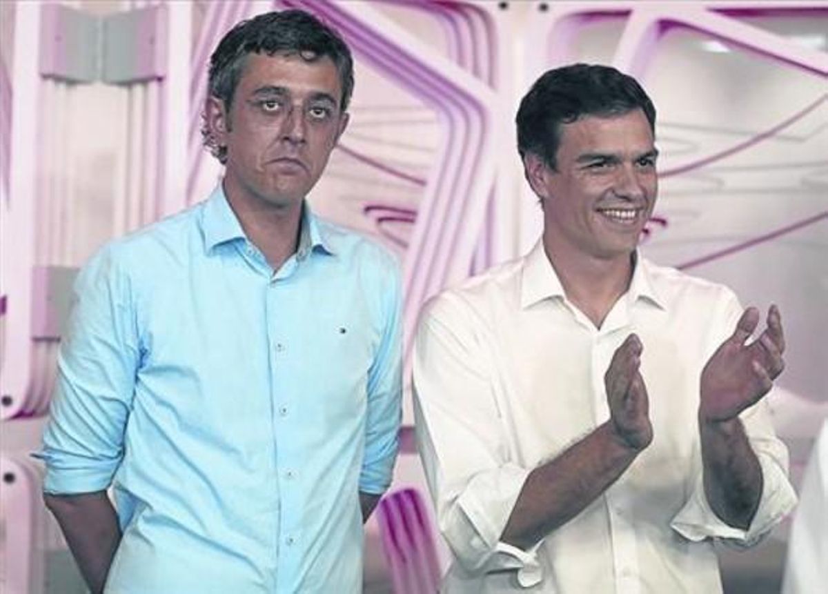 Eduardo Madina fue la apuesta de Bilderberg para las primarias del partido socialista del verano pasado. Ganó Pedro Sánchez, pero el club tiene sus ojos puestos en Pablo Iglesias, que incluyó en el programa de Podemos una reclamación histórica del lobi de los poderosos: la creación de un gobierno único mundial. (REUTERS / JAVIER BARBANCHO) Eduardo Madina fue la apuesta de Bilderberg para las primarias del partido socialista del verano pasado. Ganó Pedro Sánchez, pero el club tiene sus ojos puestos en Pablo Iglesias, que incluyó en el programa de Podemos una reclamación histórica del lobi de los poderosos: la creación de un gobierno único mundial. (REUTERS / JAVIER BARBANCHO)