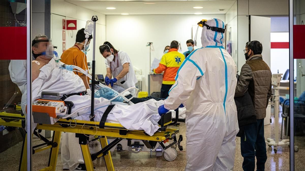 Entrada de enfermos en las urgencias del Hospital de Bellvitge. Entrada de enfermos en las urgencias del Hospital de Bellvitge.
