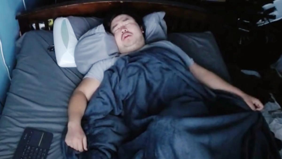 ‘Streamers’ dormint, així es guanyen molts calés a Twitch i TikToK