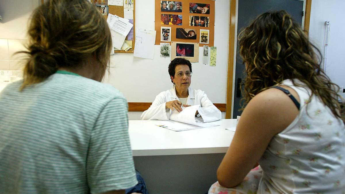 Catalunya facilitarà anticonceptius de llarga durada a dones menors de 29 anys que hagin avortat