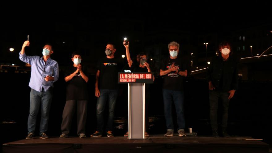 400 personas protestan para exigir la retirada del monumento franquista de Tortosa - Vimarsana News