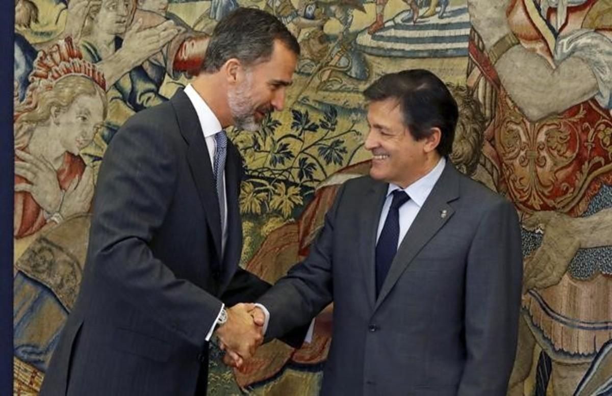 El presidente de la gestora, Javier Fernández, en su audiencia con el Rey previa a la designación de un candidato a la investidura. El presidente de la gestora, Javier Fernández, en su audiencia con el Rey previa a la designación de un candidato a la investidura.