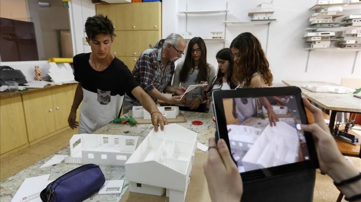 Estudiantes del colegio Sadako de Barcelona, uno de los integrantes de la red de escuelas innovadoras. Estudiantes del colegio Sadako de Barcelona, uno de los integrantes de la red de escuelas innovadoras.