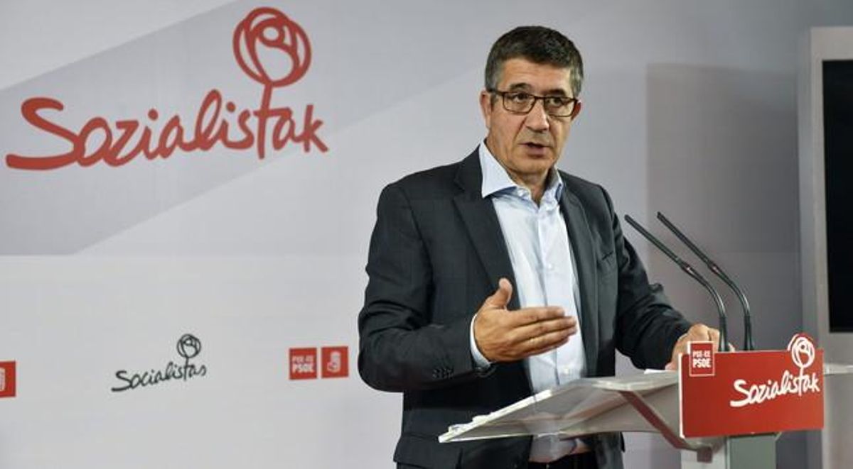 Patxi López, durante una rueda de prensa en Bilbao. Patxi López, durante una rueda de prensa en Bilbao.