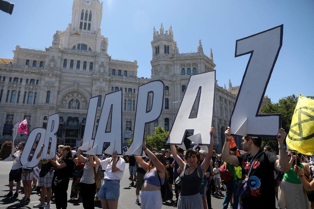 Más de 2.000 personas protestan contra la OTAN en Madrid