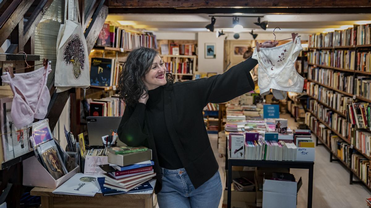 Sandra Sarmiento, CEO de Ecometas, la tienda de ropa interior que se esconde en la segunda planta de la librería Prole.