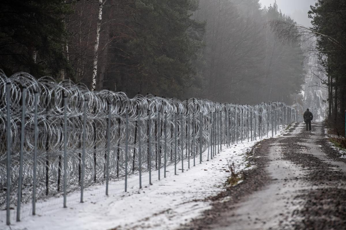 Lituània finalitza la construcció d’una tanca a la frontera amb Bielorússia